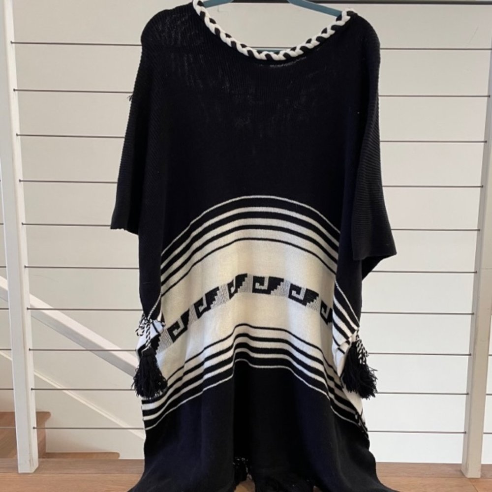 WILDFOX Frida Traveler Fringe Poncho